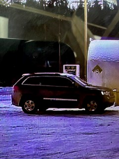 RCMPAlberta's tweet image. #CanYouHelp? #RockyMountainHouse RCMP are seeking a black Jeep Grande Cherokee believed to be involved in a shooting at the Sunchild First Nation Gas Station that resulted in a death. If you have any info, call RCMP at 403-845-2881 or Crime Stoppers