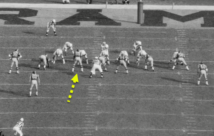 NFL_Journal's tweet photo. 1973 Hall of Fame DE Jack Youngblood lining up as an ILBer
#CLEvsLAR #DawgPound #RamsHouse #BrownsvsRams https://t.co/lgGgUW6RoB