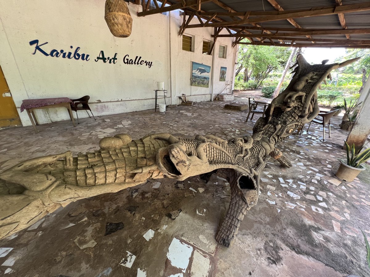 IchumbakiE's tweet photo. I’ve visited #KaribuArtGallery in #Mbezi, Dar es Salaam. #Exhibitions and #artworks there are a must see. If you wish to see important, unique artwork by renown #artists of between the 1950s and 1990s, #Karibu Art #Gallery is the place. @urithiwetutz #CreativeEconomy https://t.co/vJD6pJctrP