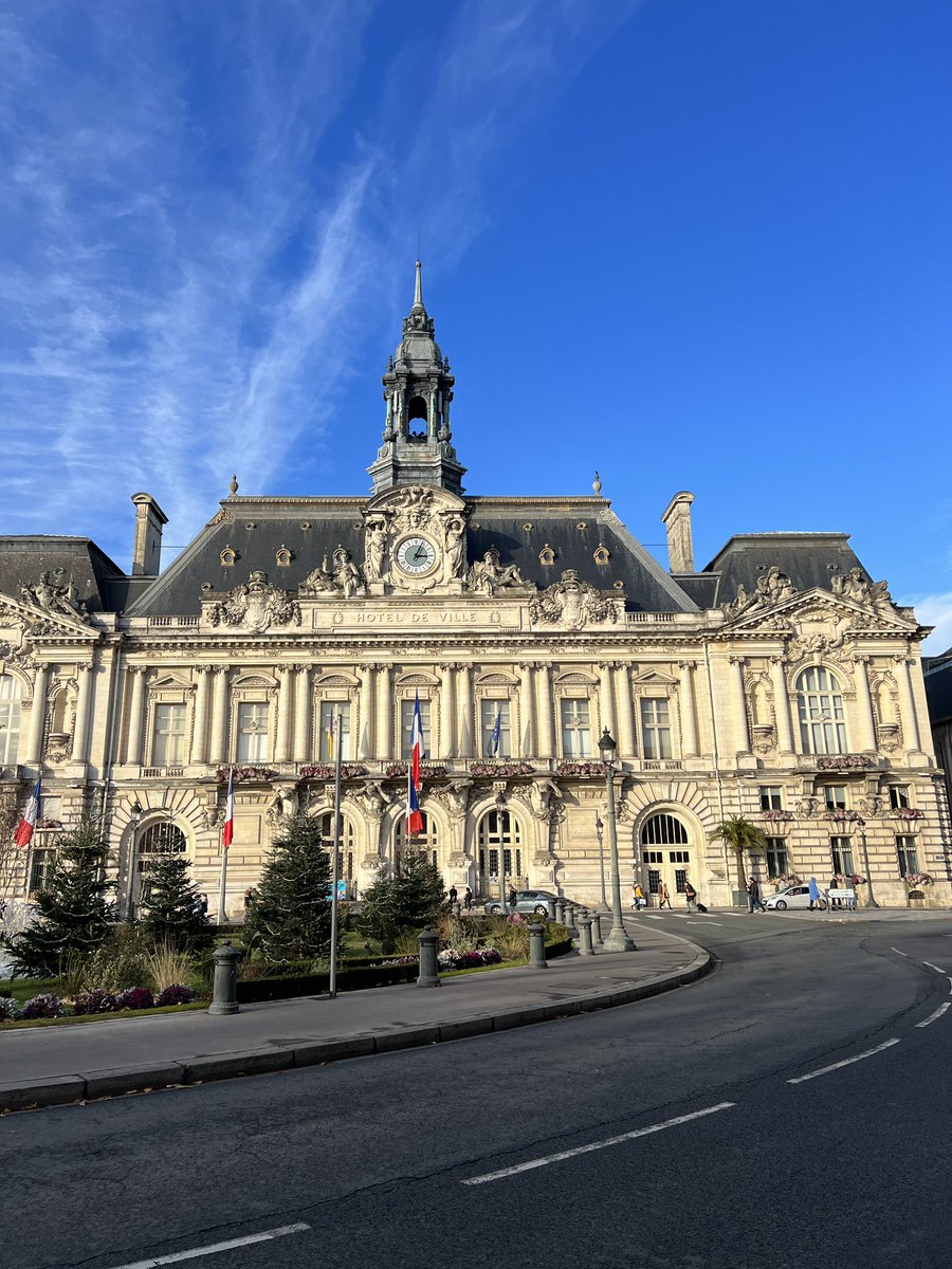lynxdu36's tweet photo. Journée à Tours. #geocaching  #adventureLab.  #waymarking. Cool https://t.co/XJ8V2xSD9y