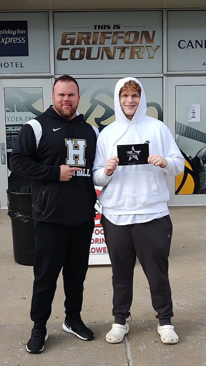 elijahedwards66's tweet photo. I had an amazing time at the Six Star Football Midwest Showcase and earned an invite to go compete at The Finals All-America Showcase. Big thank you to all the great coaches that came out to help us get better today! @6starfootballMO @CoachPoe1914 @JPRockMO @WOWKCfootball https://t.co/pqM62X3jaF