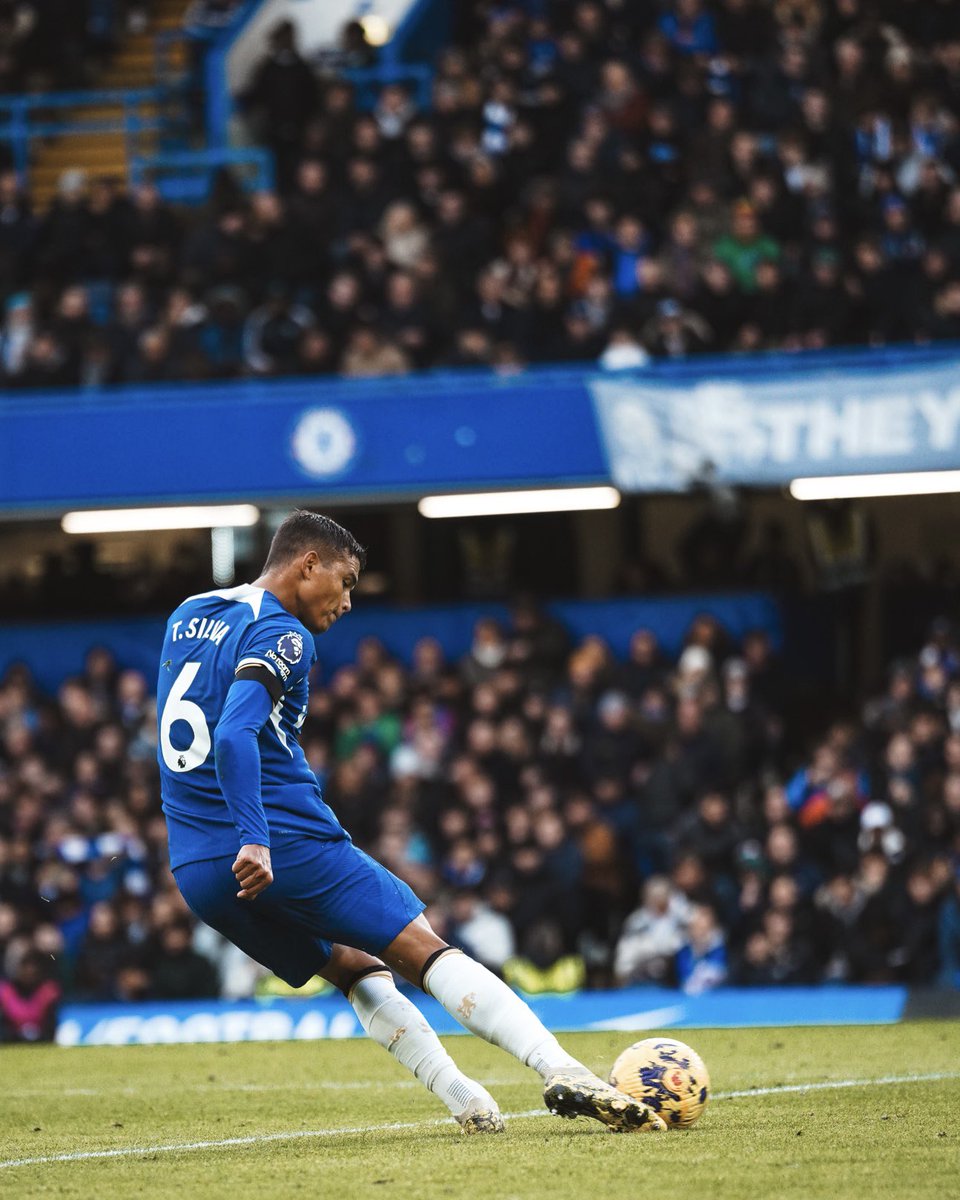 Our brilliant Brazilian. 💙 At 39 years and 64 days, @TSilva3 will today  become Chelsea's oldest ever outfield player. 👏 : r/futebol