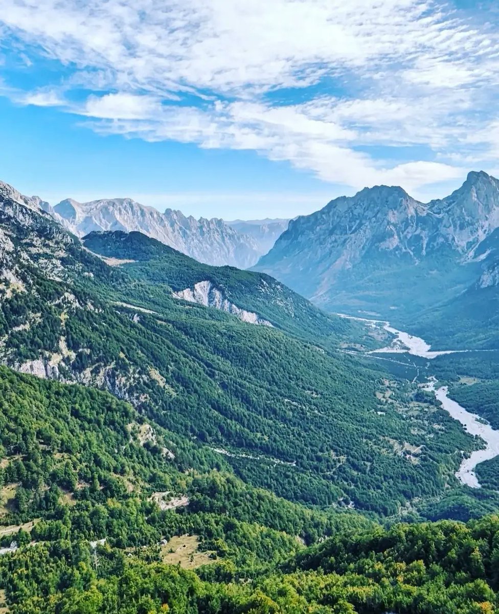 Peaks of the Balkans 🏞️
°
Insta: @auszeitfuermich 
°
#mountains #outdoors #hiking #travel #peja #shkodra #plav #gusinje #nature #adventure #peaksofthebalkanstrail #adventuretrails #naturelover #Kosova #Albania #Montenegro