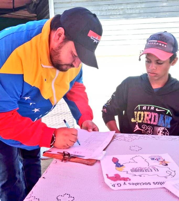 Así lo dijo. Sec. Gral. Nacional TUPAMARO @WBenavides_MRT: 'Hoy es un día hermoso, lleno de entusiasmo, alegría y sobre todo de mucho patriotismo. Estamos escribiendo nuevas páginas en la historia de Venezuela'. #ElEsequiboEsDeVenezuela @NicolasMaduro @TupamaroMRT