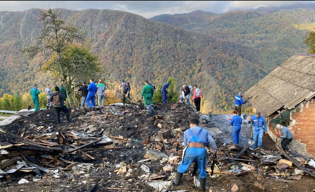 🏠 Na Planoti dobrodelnost še živi!

Na PEČINAH smo slavnostno OTVORILI nekoč pogorelo, a danes obnovljeno ARNEJČKOVO DOMAČIJO. 😊Tako smo se ZAHVALILI VSEM, ki ste kakorkoli pripomogli k uspešnemu zaključku zgodbe, da ima Vojko nov dom. ❤

Več o dogodku: primorskival.si/novica.php?oid…