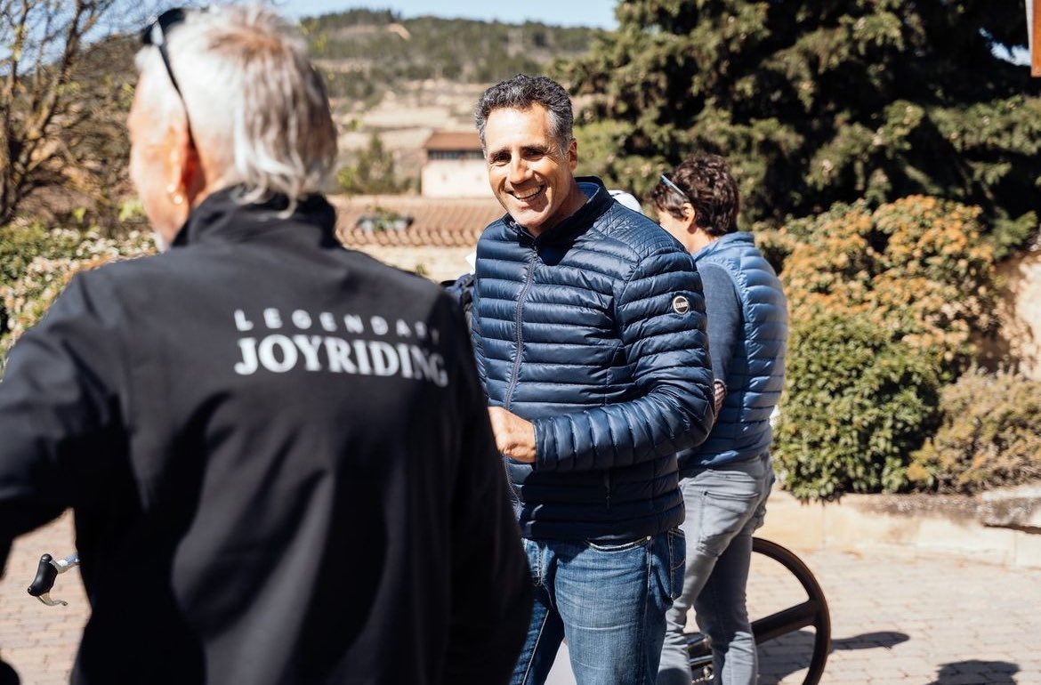 ccvolata's tweet photo. "Por desgracia las contrarrelojes son cada vez más residuales en las grandes vueltas"

En #VOLATA39 publicamos una extensa entrevista con Miguel Indurain tras pasar un día pedaleando, comiendo, bebiendo y hablando con el cinco veces ganador de @LeTour en La Rioja alavesa. https://t.co/mIMPVvvnkr