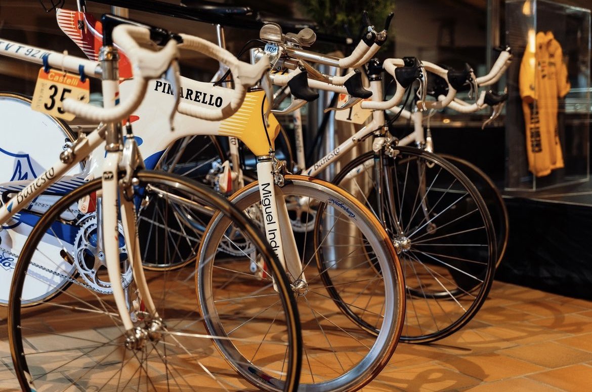 ccvolata's tweet photo. "Por desgracia las contrarrelojes son cada vez más residuales en las grandes vueltas"

En #VOLATA39 publicamos una extensa entrevista con Miguel Indurain tras pasar un día pedaleando, comiendo, bebiendo y hablando con el cinco veces ganador de @LeTour en La Rioja alavesa. https://t.co/mIMPVvvnkr