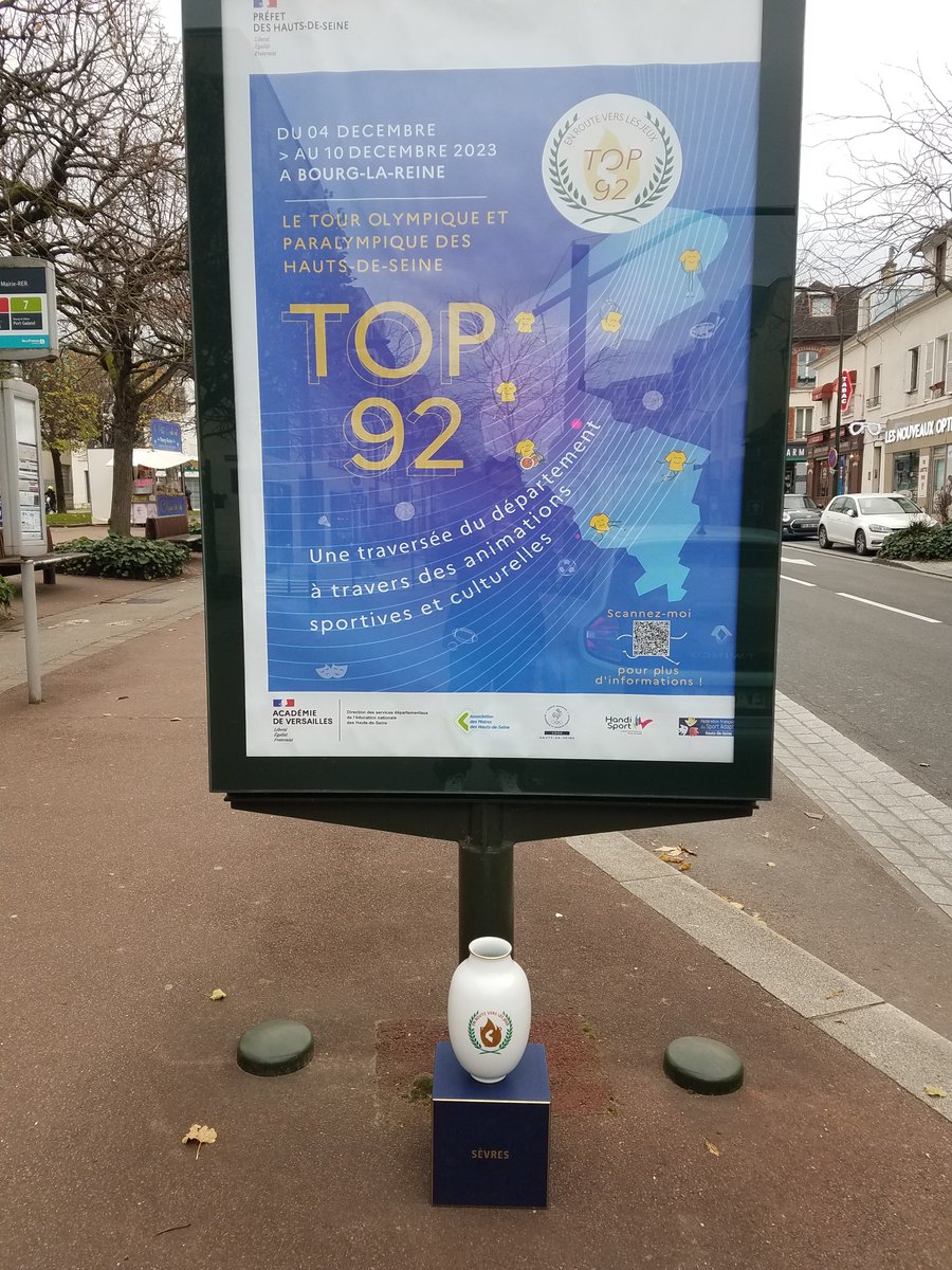 hpmelone's tweet photo. Le vase de @sevresceramique, récupéré à @VilleAntony &amp; à destination de @Ville_de_Sceaux, semble s'être égaré... 😱😅
Est ce que quelqu'un peut nous aider à le retrouver? 🤔😳
Découvrir la ville autrement
#BourglaReine
#TerredeJeux2024
@hautsdeseinefr
@Prefet92
#TOP92
Thread
🏺⤵️ https://t.co/LMF9Sg7MlM