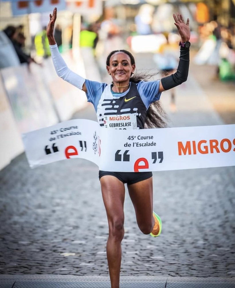 AsgedomKibra's tweet photo. #ዜና_ዓወት 

ሎምዓንቲ ኣብ  Switzerland ዝተሳለጠ Course de l'Escalade ውድድር #ኣትሌት_ጎይተቶም_ገብረስላሴ ነቲ ርሕቀት 23:24 ብዝኮነ ደቃይቅ ብምዝዛም ቀዳመይቲ ብምውፃእ ዓወት ዓቲራ ኣላ 
እንካዕ ደስ በለኪ ዋዕሮና 
ኣትሌትክስ ትግራይ keep shining 🙏❤️ https://t.co/vGbM5RIlTT