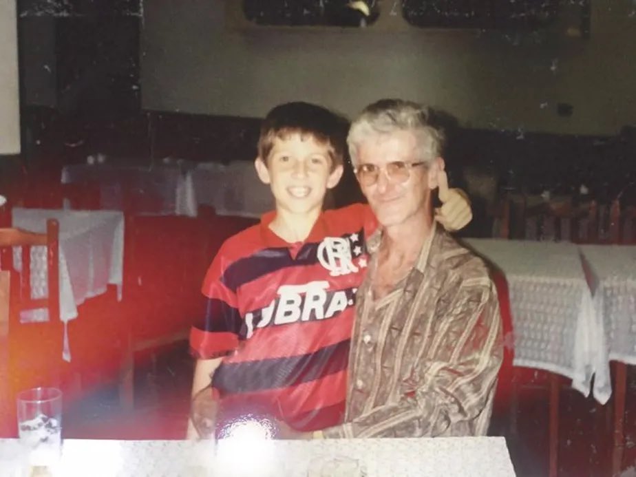 martinFLA81's tweet photo. De pai para filho, de avô para neto.

O passado explica o presente. É assim hoje e vai ser assim amanhã. Sempre.

É a minha história. A sua, a do @filipeluis, a nossa...

Um dos dias mais emocionantes da minha vida como torcedor do Flamengo.

Maior que tudo e todos. Obrigado. https://t.co/azkOfPPlk1