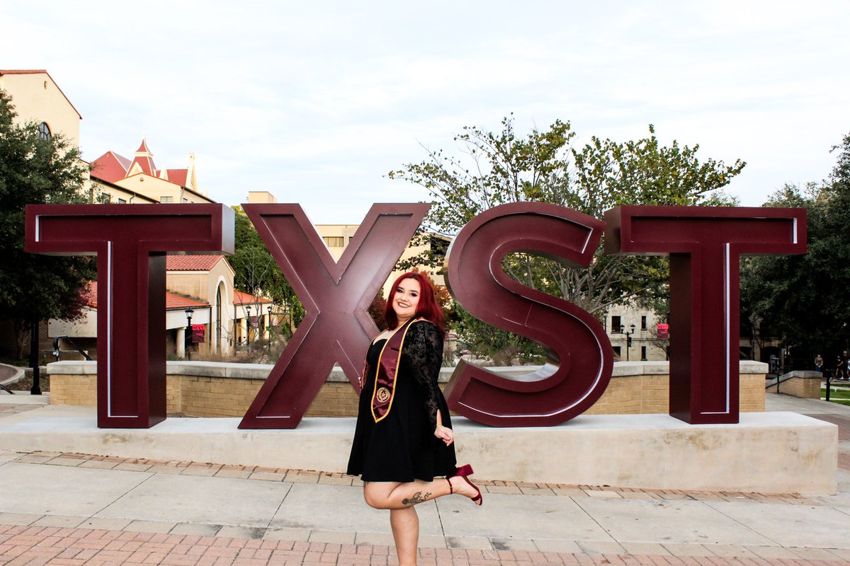 svnematic's tweet image. officially a class of 2023 texas state biology department graduate on my way to pharmacy schools 🍾🥂👩🏻‍🎓