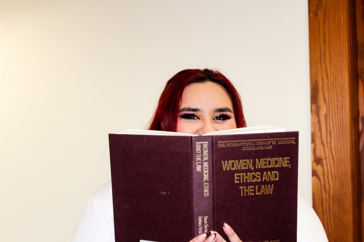 svnematic's tweet image. officially a class of 2023 texas state biology department graduate on my way to pharmacy schools 🍾🥂👩🏻‍🎓