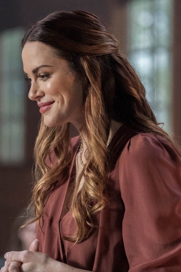 I caught her smiling while talking to a friend of hers 🥺 isn’t she gorgeous?