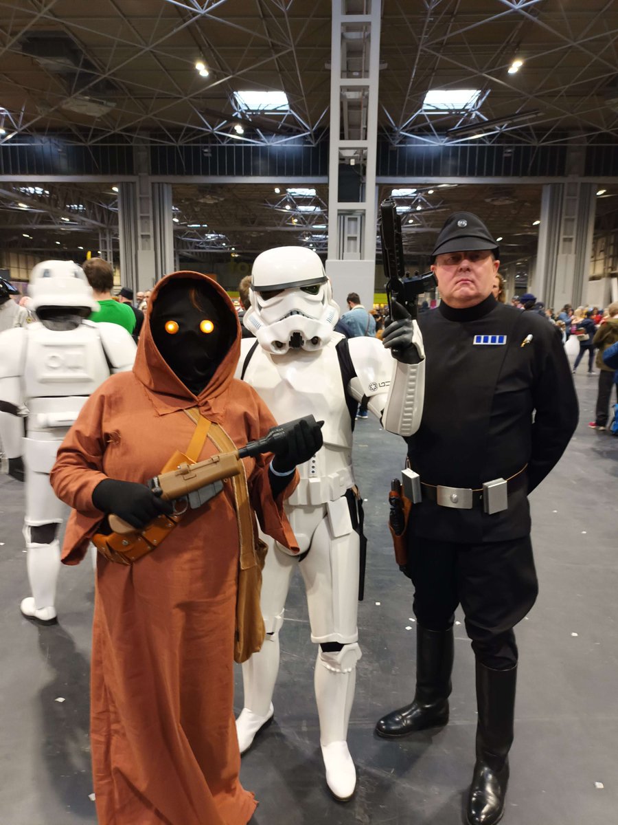 I had a great time, as always, at MCM Brum! 😊If you got a pic of my jawa cosplay, please let me know so I can see, I'd love to see!
#mcmbirmingham #mcmbirmingham2023 #birminghammcm #starwarscosplay #jawacosplay #jawa #utinni