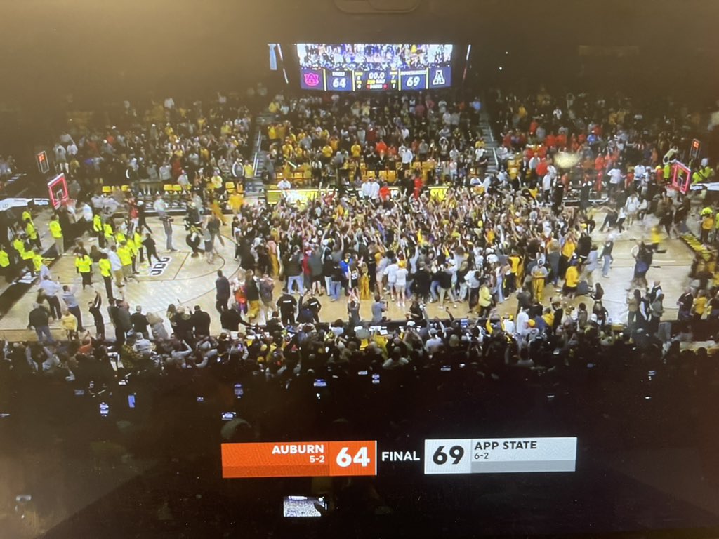 chalyn_b8's tweet photo. I would do anything to be in Boone, NC rn 🥲 DOWN GOES AUBURN 💛🖤 https://t.co/hCAW2yeK2U