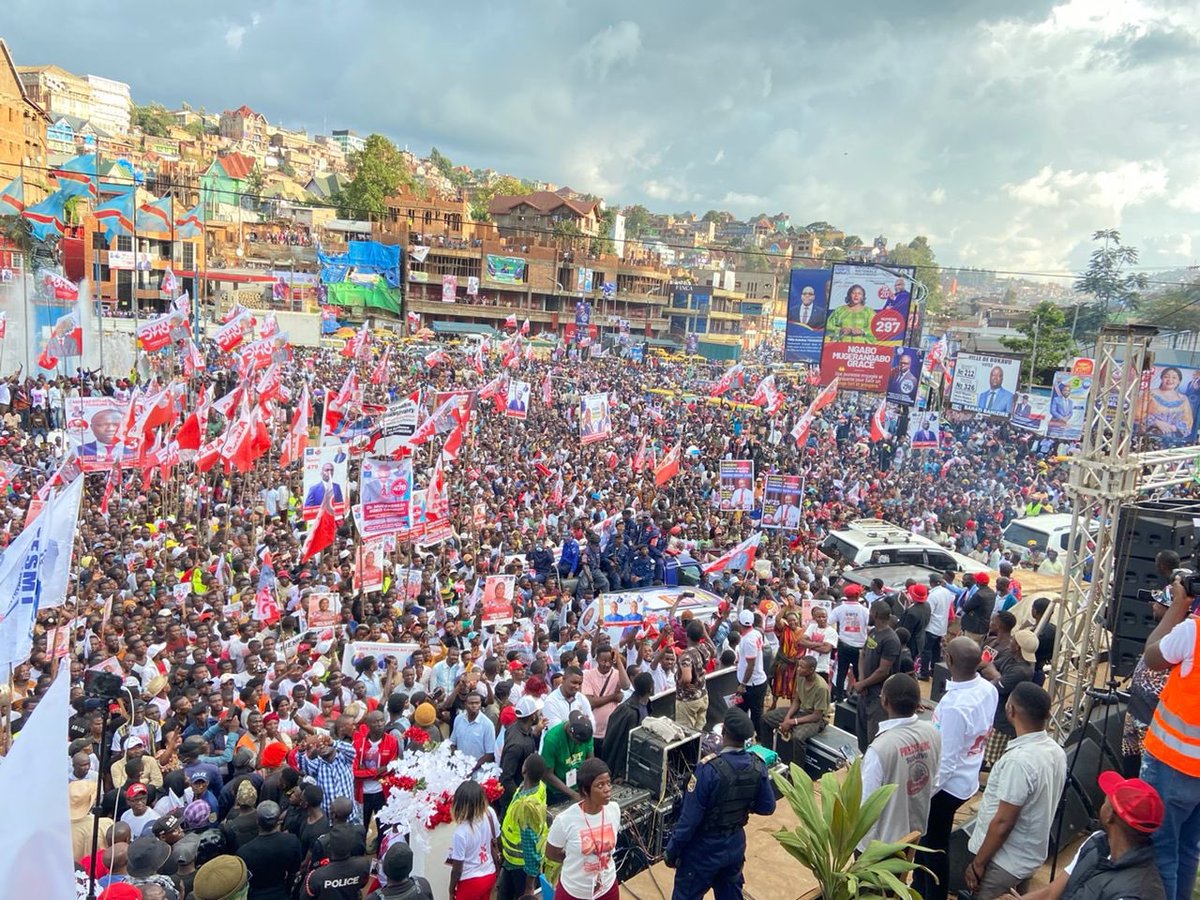 C’est mon fils préféré, écoutez-le  
Mpaka heshima irudiye na idumu. BUKAVU ENYANYA. <a href="/BillyKambale1/">Billy Kambale</a>