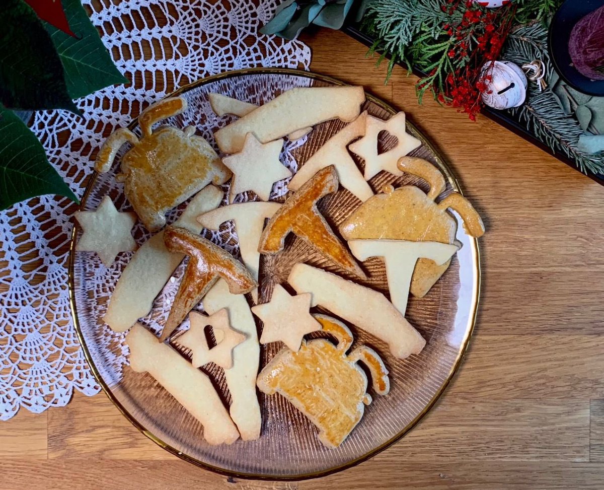 TeslaSlovakia's tweet photo. Are ya’ll baking any goodies for Christmas? How about Tesla-shaped ginger bread made with 3D printed Tesla cutout forms? Our community is amazing 😍 #TeslaSlovakia https://t.co/yeOMJkcB7z