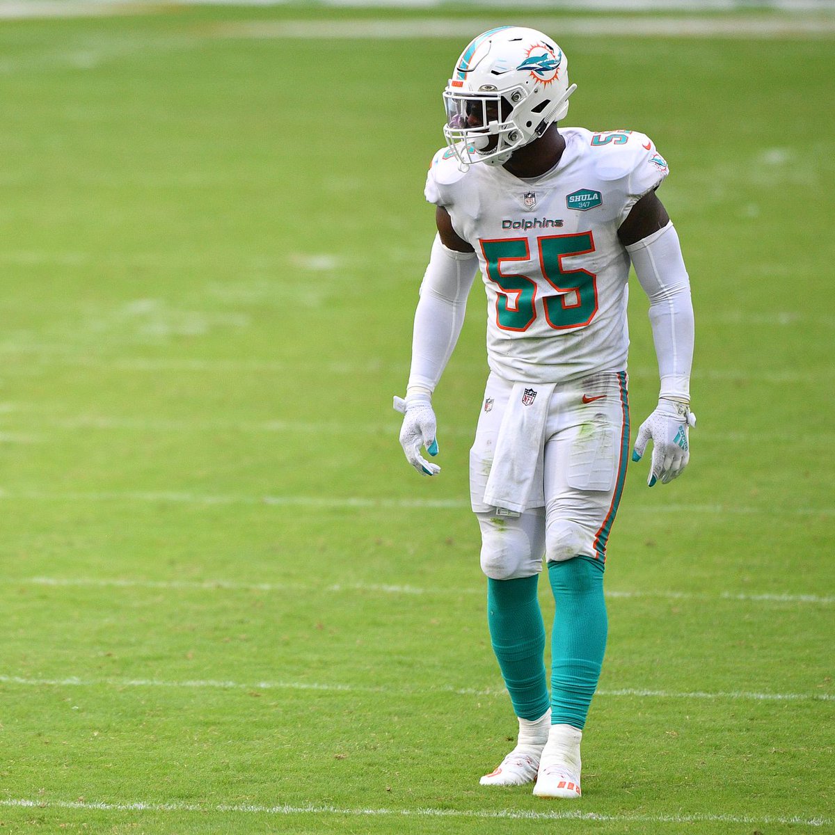 TheMozKnowz's tweet image. Jerome Baker&apos;s agent, Drew Rosenhaus says that he will get an MRI on his knee tomorrow morning. The #Dolphins MLB and the QB of the defense with the communication helmet was injured in the first half  against the Commanders and was ruled out. #FinsUp #MIAvsWAS #NFLTwitter…