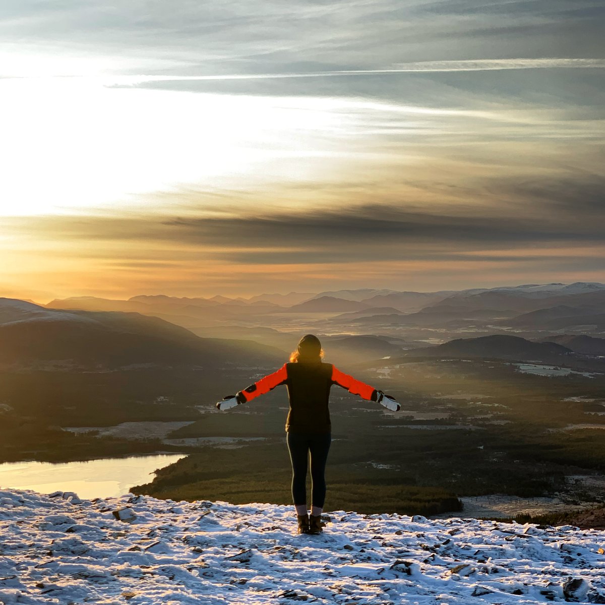 RamblersGB's tweet photo. "That crunch of untouched snow underfoot is one of my favourite things in the universe" 🥾❄️
Winter's biggest fan @CountrysideBen on the wonder of winter wanders 😍 ▶️ https://t.co/bVc1kMDNnQ
#WinterWanderland #WalkInWinter @WalkMagazine https://t.co/iyUwoPEnd0
