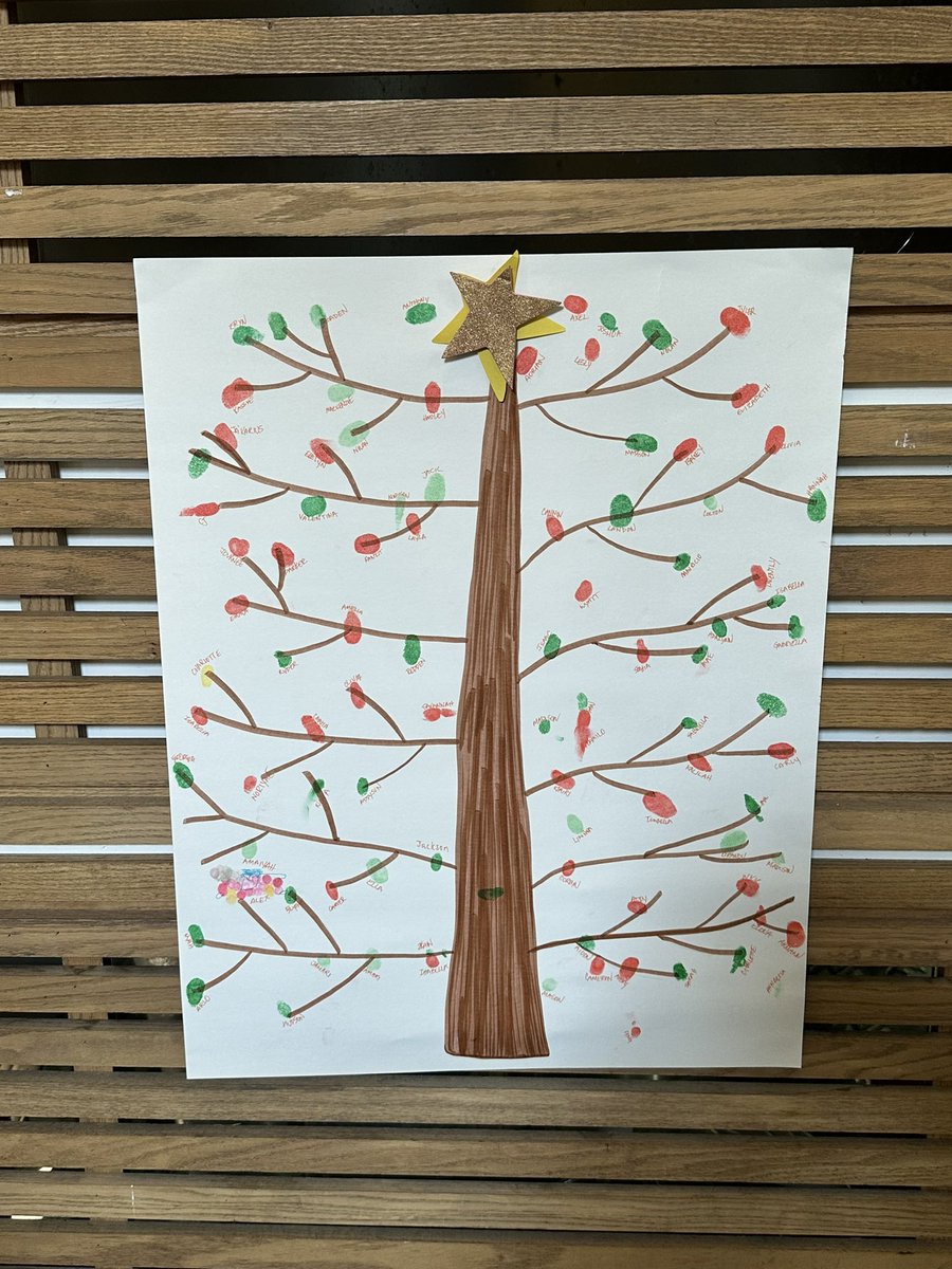 Thanks to ALL of the volunteers and participants at the @CUREchildcancer Holiday Party. The Gephardt Family LOVED helping the kids create an art print tree! Seeing kids & families so happy and enjoying ALL the activities and treats was wonderful. We even saw Santa! @mattgephardt