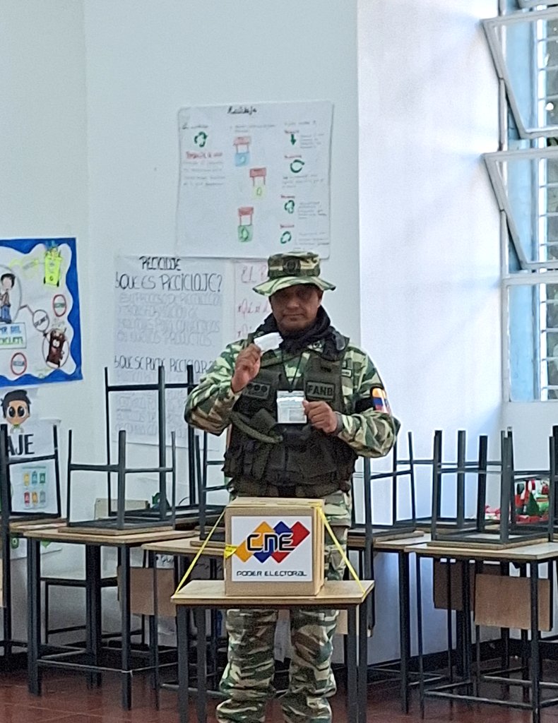Con profundo sentimiento patriota ejercí el derecho al voto por amor a Venezuela, por el futuro de tod@s, por la paz y por la defensa de nuestro territorio Esequibo. 
¡VENCEREMOS!🇻🇪🖐