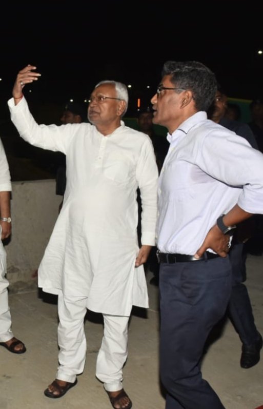 VivekKumarVijay's tweet photo. मध्य प्रदेश विधानसभा चुनाव में जदयू ने10 कैंडिडेट उतारी.एक ने चुनाव से पहले ही सरेंडर कर दिया था,9चुनाव लड़े। सबका जमानत जब्त हो गया।और वोट शेयर रहा 0.02% जबकि नोटा में 1% वोट पड़े lजदयू के 4 प्रत्याशी को 100से भी कम वोट मिला.बाकि बिहार के एक्सीडेंटल चीफ cm को देश का pmबनना है. https://t.co/K8rRoalW7W