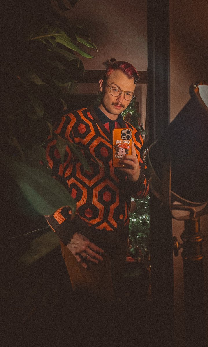 DMLPHOTOGUY's tweet photo. Obsessed with my cardigan! "All Work And No Play Makes Jack A Dull Boy." 
 🏨 🪓 🩸 

#theshining #middleofbeyond #heresjohnny https://t.co/8VftBYtzmb