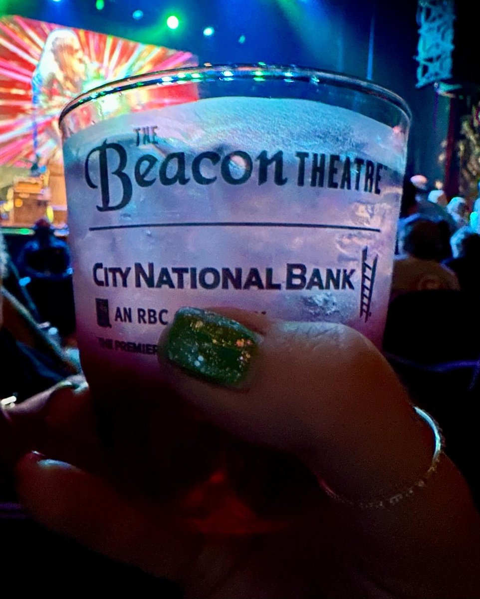 DebbieMaz's tweet photo. Weekend snaps, part 2:  @allmanbettsband Family Revival at the historic, cool, and wonderful @BeaconTheatre - 3rd year in a row enjoying this show! https://t.co/U1esGmUqc0
