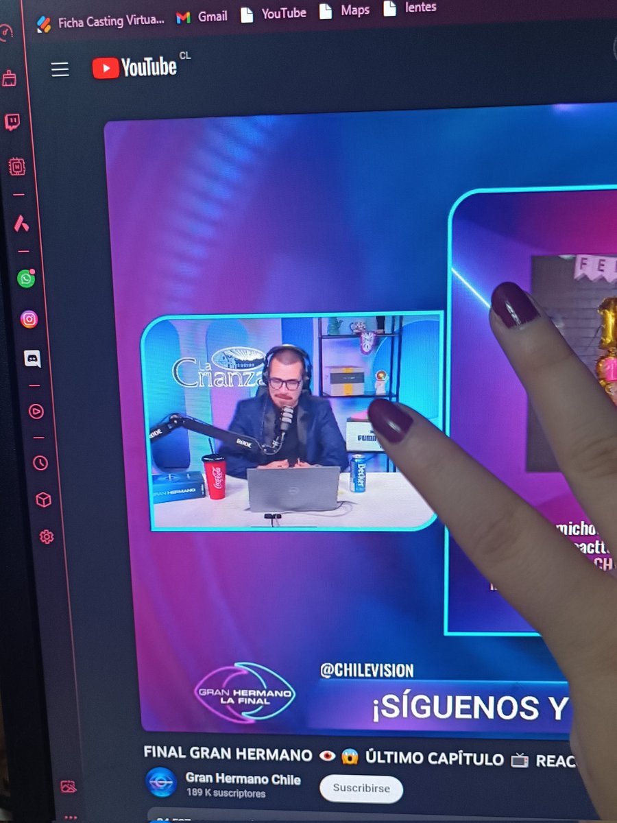 jojojuuuu's tweet photo. esperando la final hablando por ds con unos amigos @Cosmos5d #GranHermanoCHV #FinalGranHermano https://t.co/dGwqp3BuYb