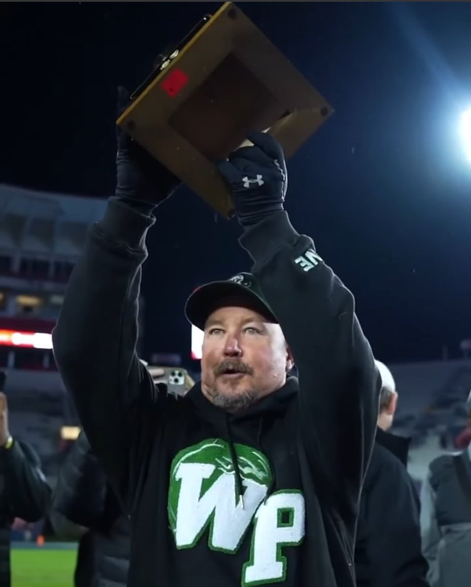 wpgreenwave51's tweet photo. Our players, especially the seniors, were on a mission, and they completed that. They were #CHASINGH12TORY, and they #MADEH12TORY becoming the 1st team in MS to win 12. Can't take that away from them. πππππππππππππππππ https://t.co/xbE2IZzD4u