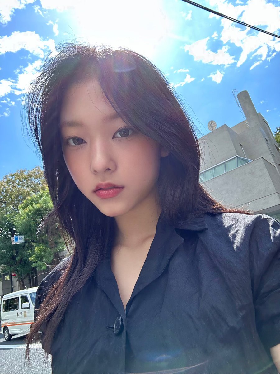 버니즈 오늘도 화이팅🤍뉴진스도 화이팅🖤 
#NewJeans #뉴진스 #해린 #HAERIN