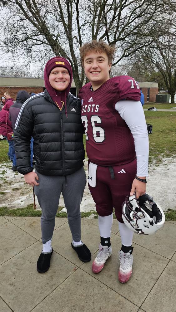 BenPratt70's tweet photo. Had a great time watching @AbeEvans65 snap pearls all day for Alma college in their quarterfinal game!
@TheChrisRubio 
#RubioFamily
#TheFactoryJustKeepsOnProducing https://t.co/6xl3jw8pEj