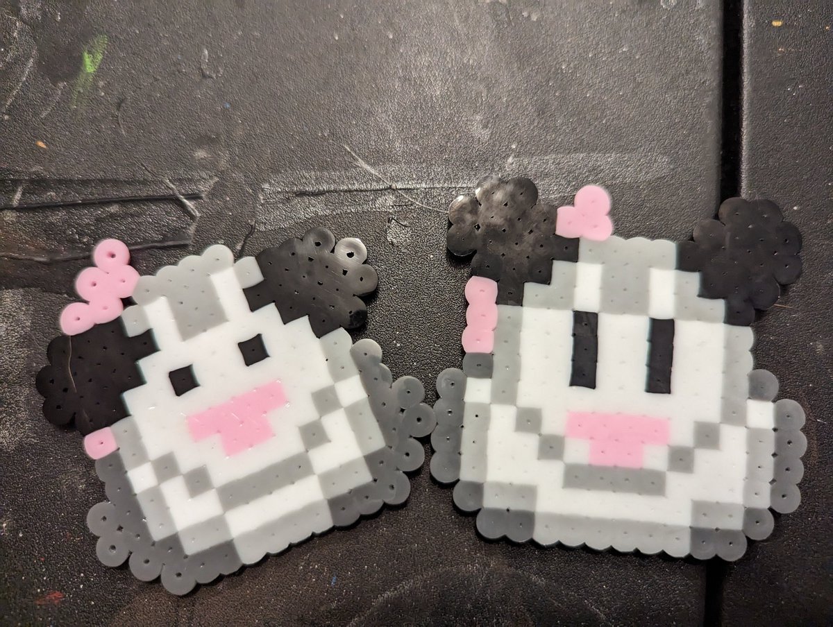 Just a pair of trash cats chillin -1" apart cause they're gay

#pixel #pixelart #possum #gay