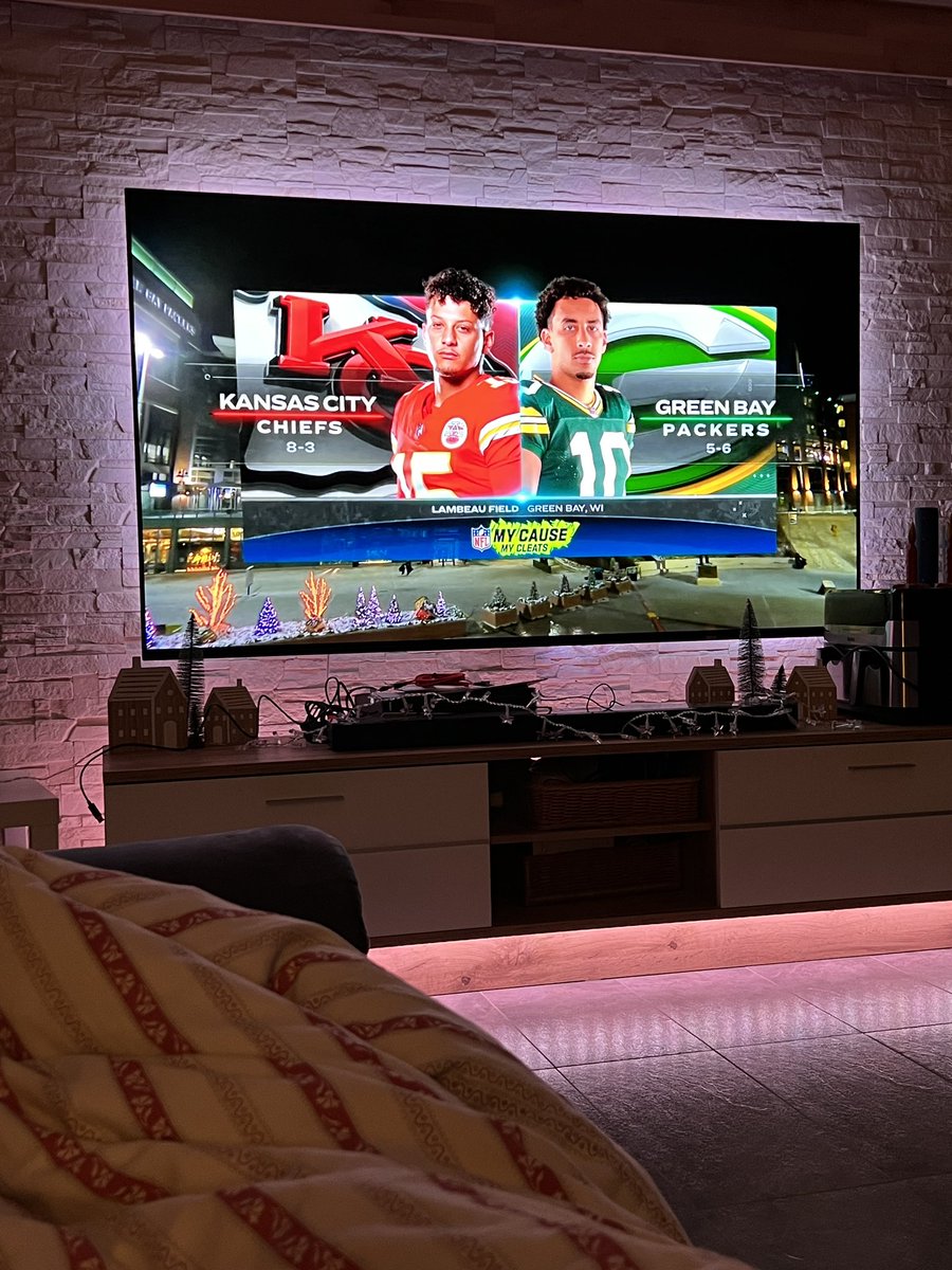 Here again 😅 die Zeitverschiebung kickt wieder voll 😂 🏈 🇩🇪 

#sundaynightfootball #chiefsgermany #nflrtl #optigriller #footballdeutschland