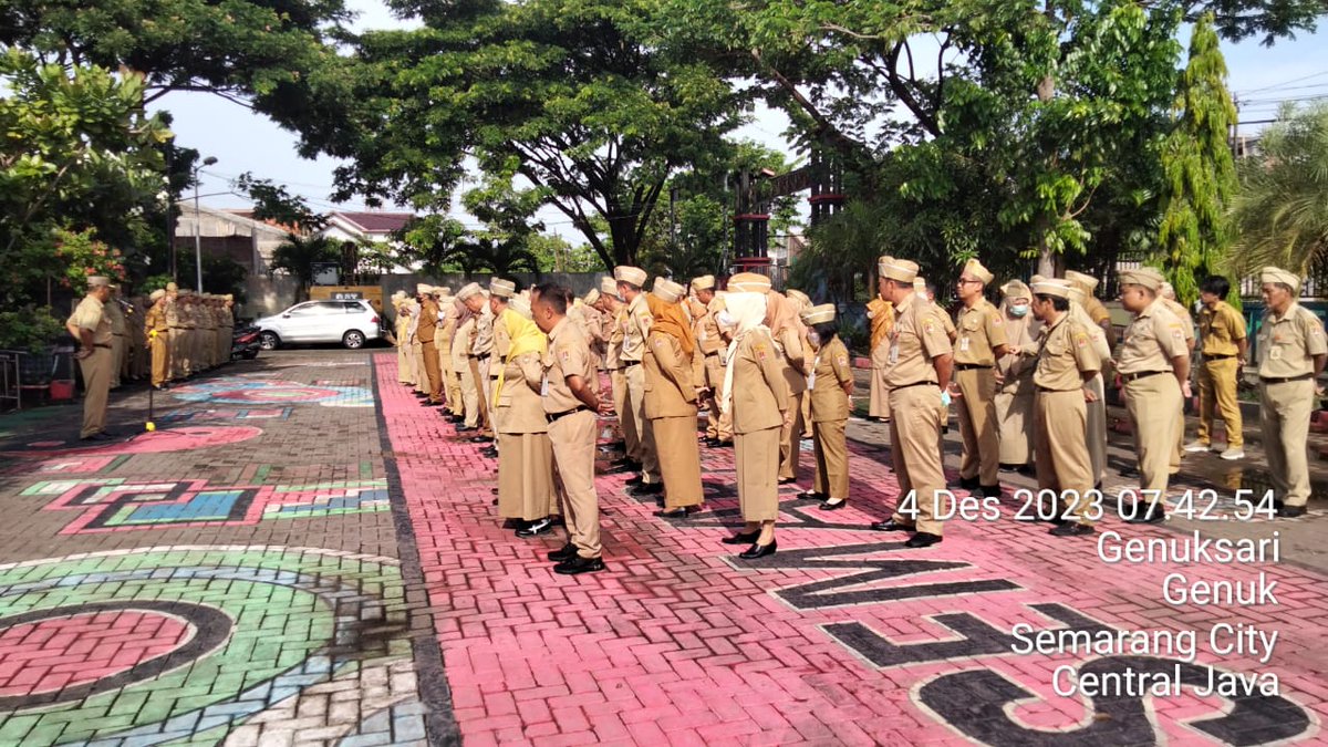 KecGenukSMG's tweet photo. Apel pagi pegawai Kecamatan Genuk https://t.co/psBJKv0Kqe