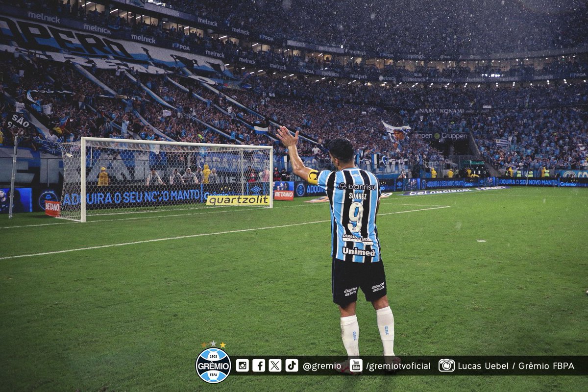Gremio's tweet photo. Nos despedimos de Luis Suárez, mas ficamos com um ídolo Imortal. 🇪🇪👏🏼 #GraciasSuárez https://t.co/j8nEQaGBl2