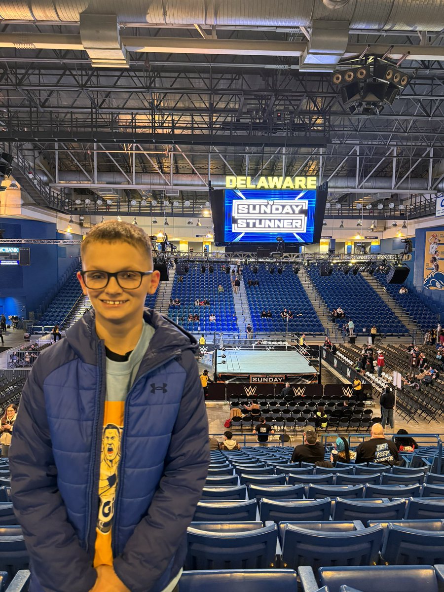 camp_touch_this's tweet photo. Best christmas gift ever! #WWENewark https://t.co/ohrMpQ2wdQ