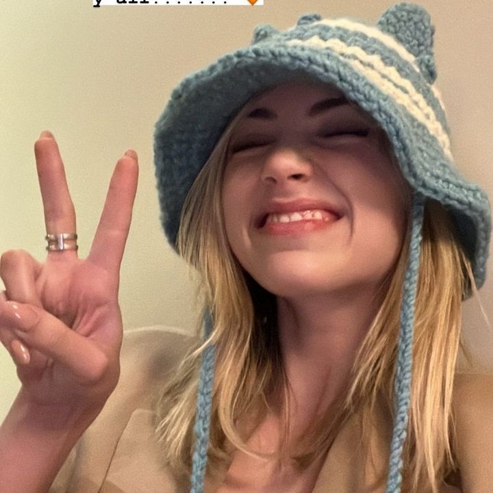thinkremily's tweet photo. she's so fucking pretty omg i'm gonna cry https://t.co/QYFghYlpv7