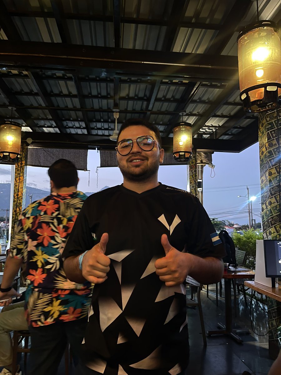 VoidgamingSv's tweet photo. Otro campeonato @RoMontoya_ 🏆🐐
#weownall #wearevoid https://t.co/3r5PjIh230