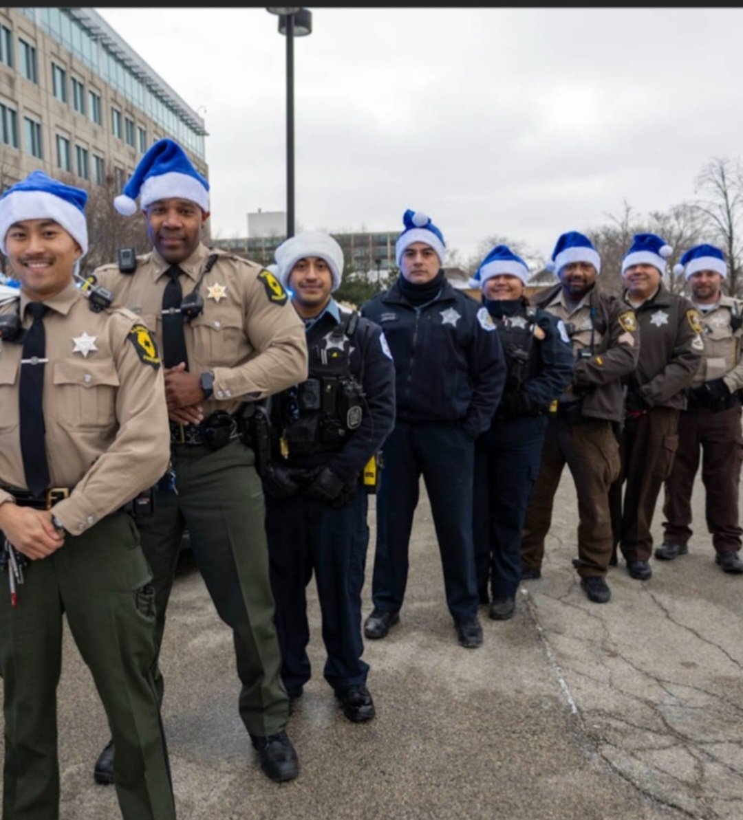 The Blue Police are cruising through the Chicago area, putting Blue Santa's Nice list together for the ChicagoLand TOY Giveaway. There is still time to switch from the Naughty list to the Nice list Happy Holidays! @Chicago_Police @ILStatePolice @CookSheriffIL @TheChiGivesBack