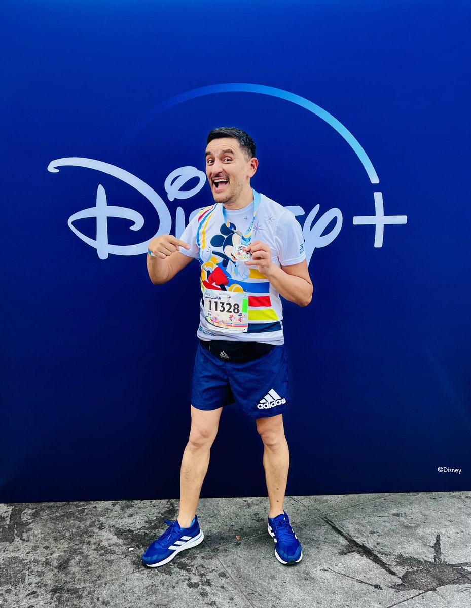 Parhakata's tweet photo. Correr siempre tiene su magia, y si es @Disney doble, #MagicRun 15k 🌟

#MiVicioEsCorrer #EntreRunners #CorrerMeHaEnseñado #YoElegiCorrer https://t.co/qfzrmez7wk