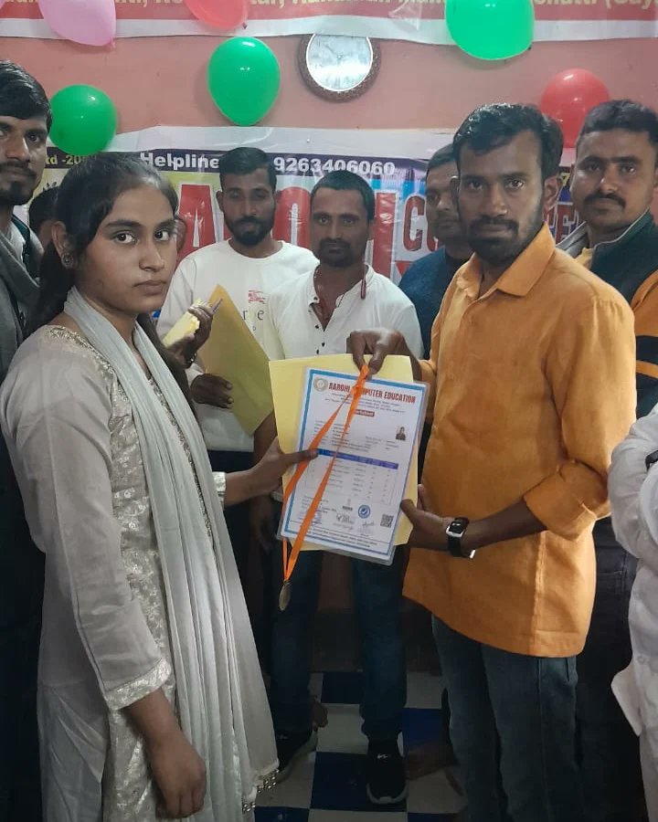 RjdRavi's tweet photo. Thax Abhishek Bhaiya
आपने ऐसे क्षेत्र में भाई -बहनों को  कंप्यूटर  ज्ञान दे रहे हैं
जो क्षेत्र पहाड़ियों से सटा है
और अक्सर विवादो मे रहा है...!! https://t.co/szhnwSNaKP