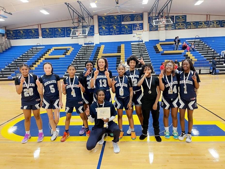 atxelitebball's tweet photo. That AE tree 🌳 Coach Makayla Gatewood! Winning winning won! #AESWAG #AEALUM #Gate Let’s Go! @KDHsports @LadyGWolvesBB #Next @varsity_news https://t.co/uJOpSAHDMW
