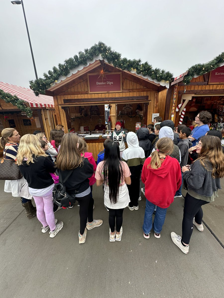 TokarEES's tweet photo. We had a blast on our field trip! @mellieguh @6thEast https://t.co/Iz5l6jp6SX