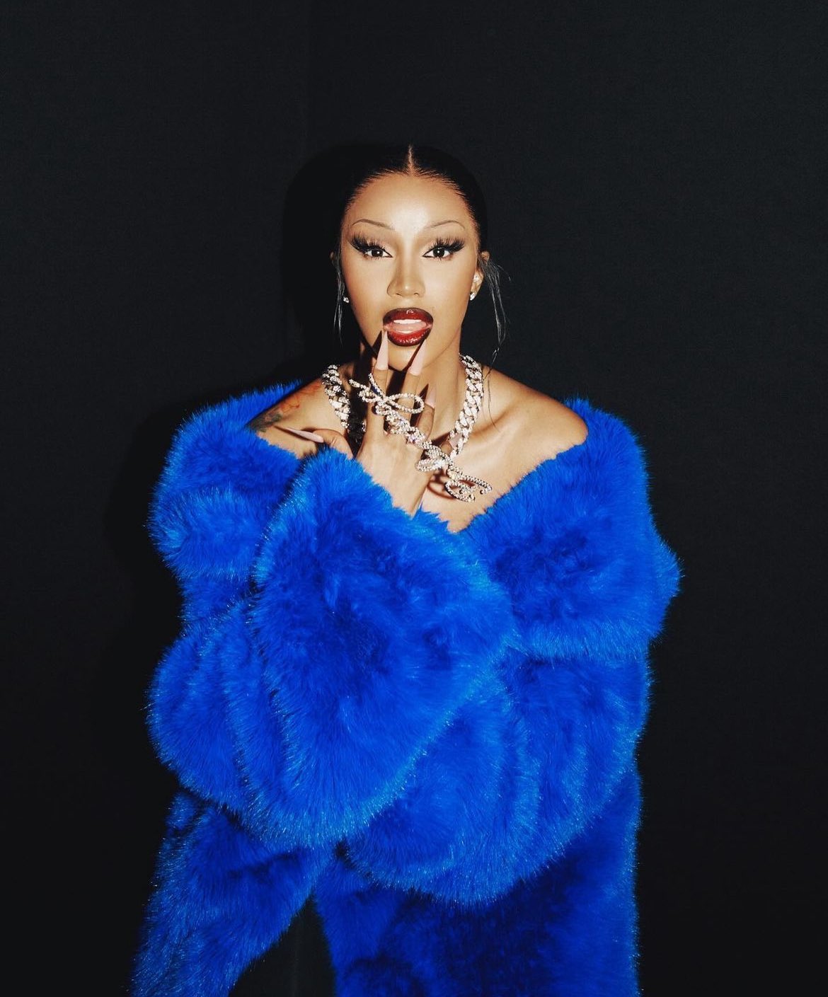 GAd8bA-W0AA5rKx?format=jpg&name=large Cardi B Just Changed the Game for Working Moms — You Won’t Believe How