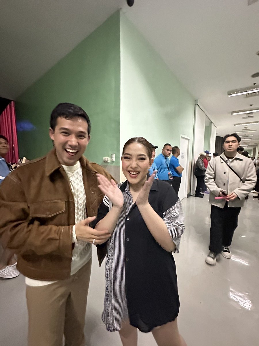 Can't help but feel kilig all over RitKen! 😍

Ken Chan's proud moment was caught in these snaps as he congratulates Rita Daniela on the success of her #QueendomLive concert last Saturday night.👏🎉

#KenChan #RitaDaniela