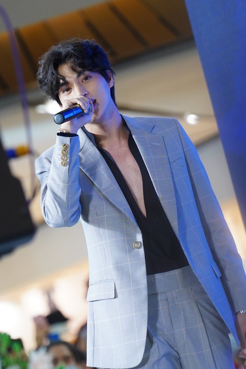 GulfAndSiS's tweet photo. ขอให้ปีที่ 26 ของกลัฟเป็นปีที่มีแต่ความสุข ได้ทำในสิ่งที่กลัฟอยากทำ ได้เจอคนรอบตัวที่รักและหวังดี สุขภาพแข็งแรง มีแต่คนรักและเอ็นดูน้า คนดีของ SIS 
#26thKANAWUTday https://t.co/QwJeOFCaId