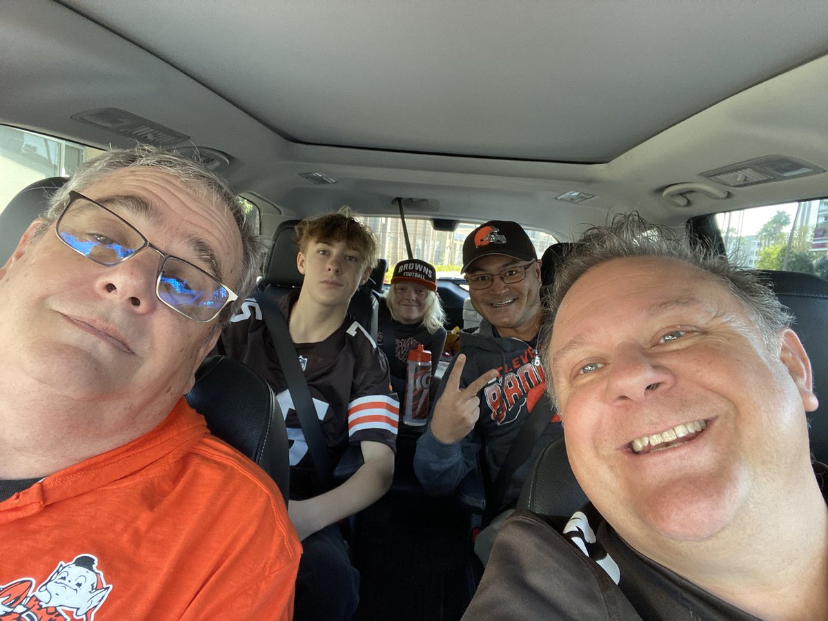 JohnDBeckTV's tweet photo. Cleveland is representing in LA today! #Browns #GoBrowns #Believeland #CleVsLA #BrownsVsRams #RamsHouse @SoFiStadium RT plz https://t.co/L9Kvu9BD3A