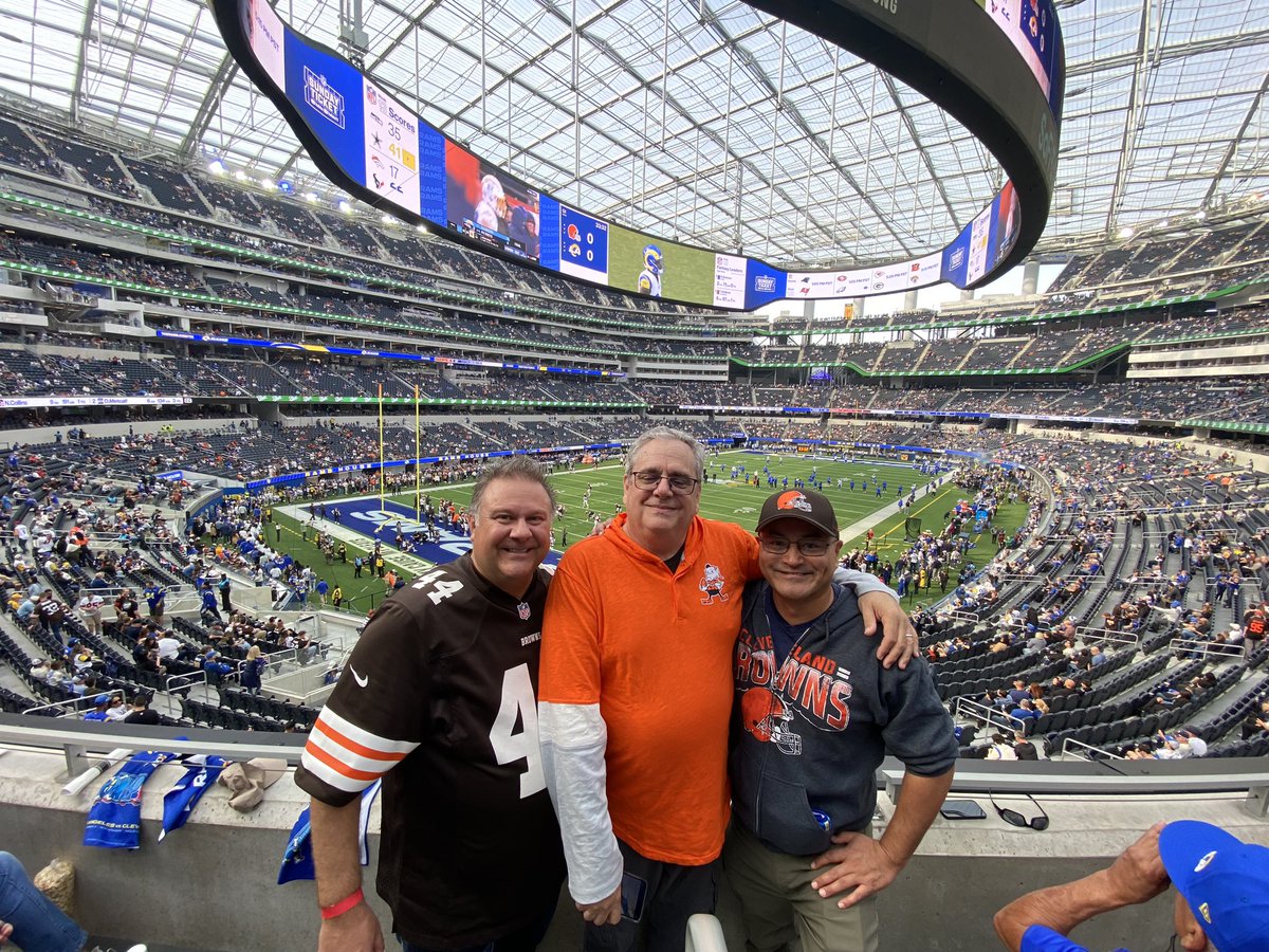 JohnDBeckTV's tweet photo. Cleveland is representing in LA today! #Browns #GoBrowns #Believeland #CleVsLA #BrownsVsRams #RamsHouse @SoFiStadium RT plz https://t.co/L9Kvu9BD3A