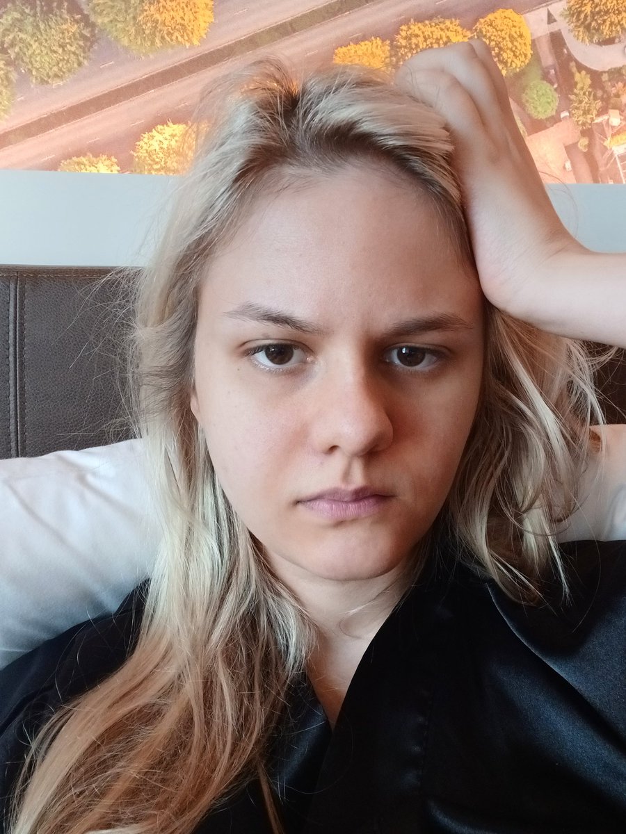 BarcellonaR's tweet photo. Woke up and thought - "what does she have that I don't?" 🤔
#sundayvibes #LGBTQ #frustrated #onethatgotaway #hatingmyself #selflove #attempt #anxiety #mentalhealth https://t.co/E5AA2COk4L